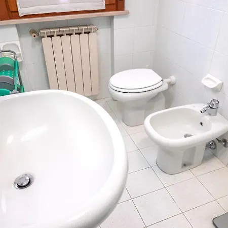 Lägenhet Se044 - Senigallia, Comodo Trilocale Con Portico