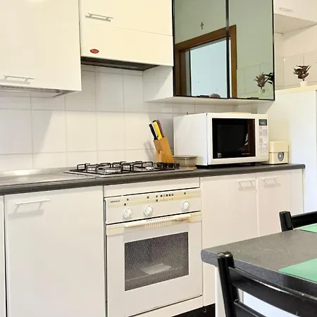 Se044 - Senigallia, Comodo Trilocale Con Portico Lägenhet *